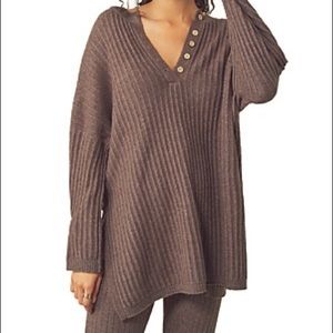 Women's Ribbed V-Neck Sweater Top - Brown